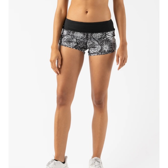 Rabbit catch me if you can shorts NWT - Picture 5 of 5